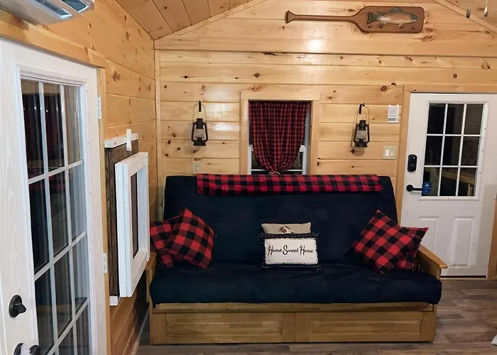 Knotty Pines Cabin Near Kentucky Lake, Tn